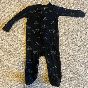 Carter’s long sleeve onesie 9mo